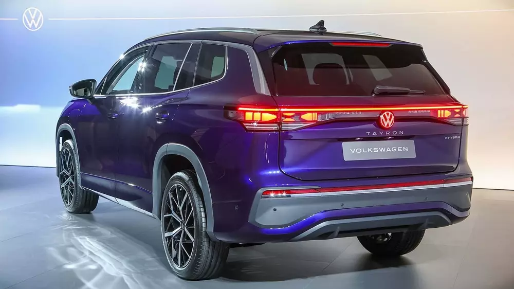 Volkswagen Tayron được trang bị đèn hậu nối liền hai bên Volkswagen Tayron được trang bị đèn hậu nối liền hai bên
