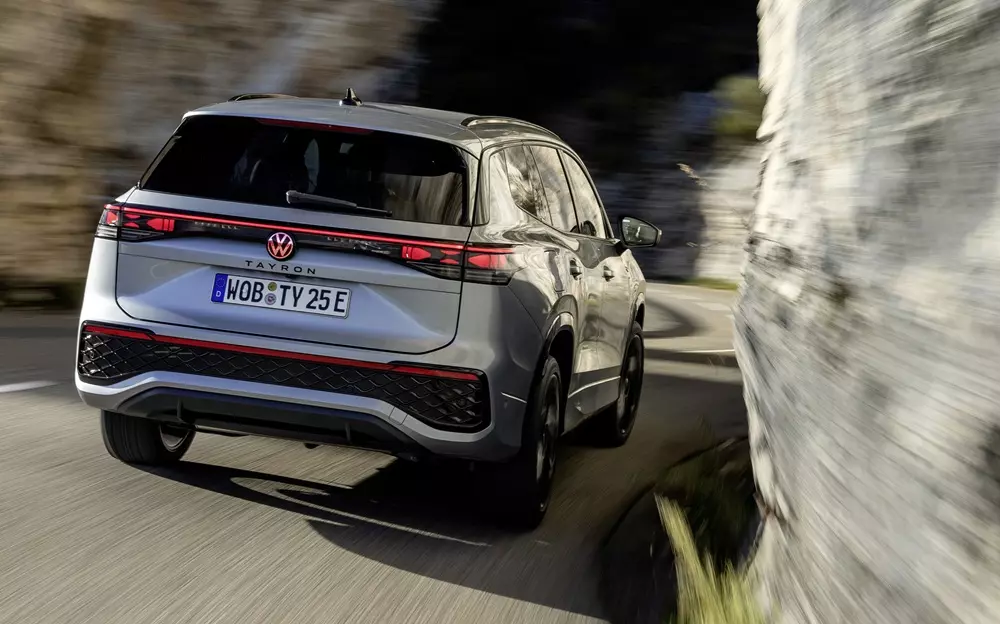 Volkswagen Tayron R-Line 2027 dùng động cơ mạnh hơn Volkswagen Tayron R-Line 2027 dùng động cơ mạnh hơn