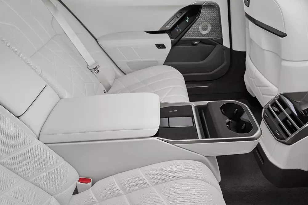 Cụm điều khiển dành cho hàng ghế sau của BMW Concept 7 Protection Cụm điều khiển dành cho hàng ghế sau của BMW Concept 7 Protection