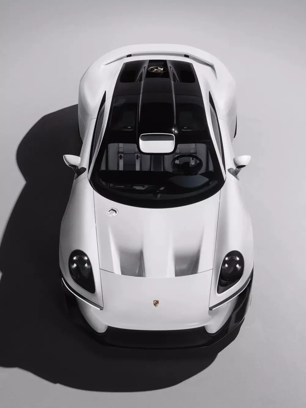 Trên nắp ca-pô của Porsche Mission S có 2 hốc hút gió lớn