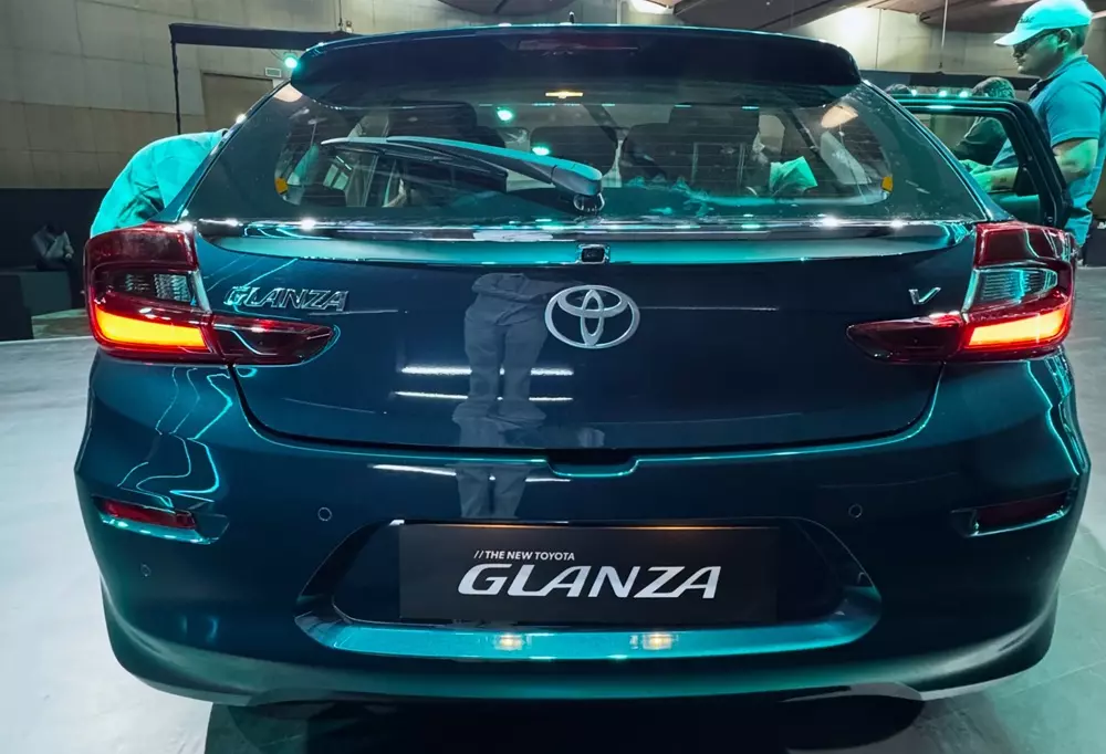 Gốc gác Suzuki được thể hiện rõ qua khu vực phía sau của Toyota Glanza 2027 Gốc gác Suzuki được thể hiện rõ qua khu vực phía sau của Toyota Glanza 2027