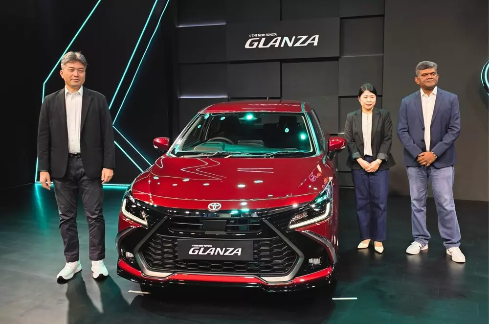 Vén màn xe giá rẻ Toyota Glanza 2027 Vén màn xe giá rẻ Toyota Glanza 2027