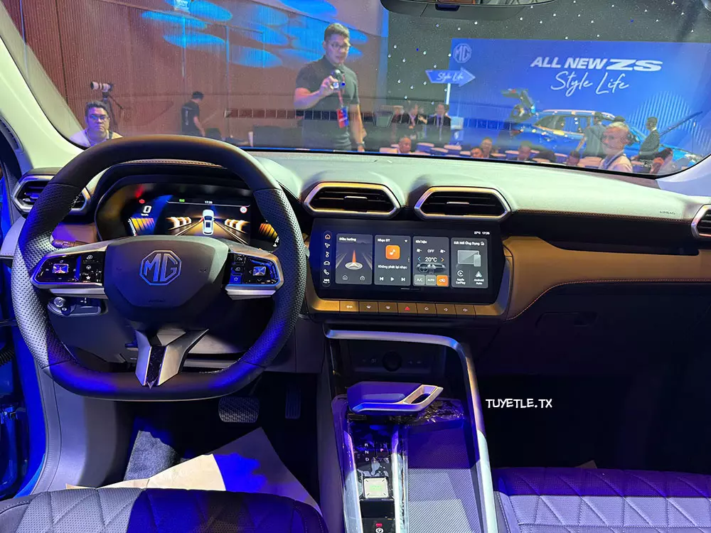 Khoang lái bên trong MG ZS 2027