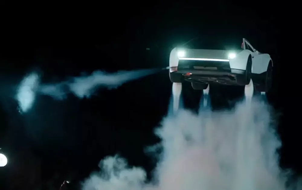 Tesla Roadster được phát triển dưới sự hợp tác với SpaceX Tesla Roadster được phát triển dưới sự hợp tác với SpaceX