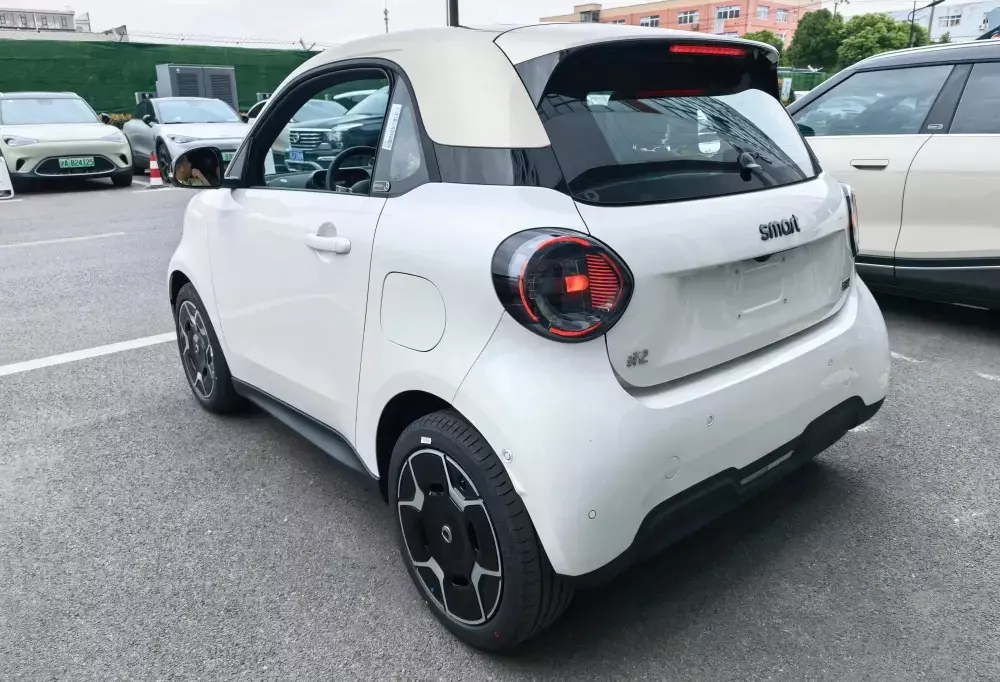 Smart #2 nhìn từ phía sau Smart #2 nhìn từ phía sau