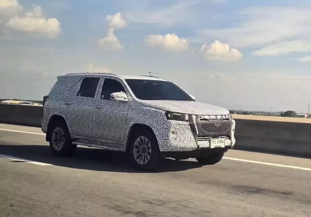 Toyota Fortuner 2027 lộ diện trên đường cao tốc, hé lộ những chi tiết thiết kế mới Toyota Fortuner 2027 lộ diện trên đường cao tốc, hé lộ những chi tiết thiết kế mới