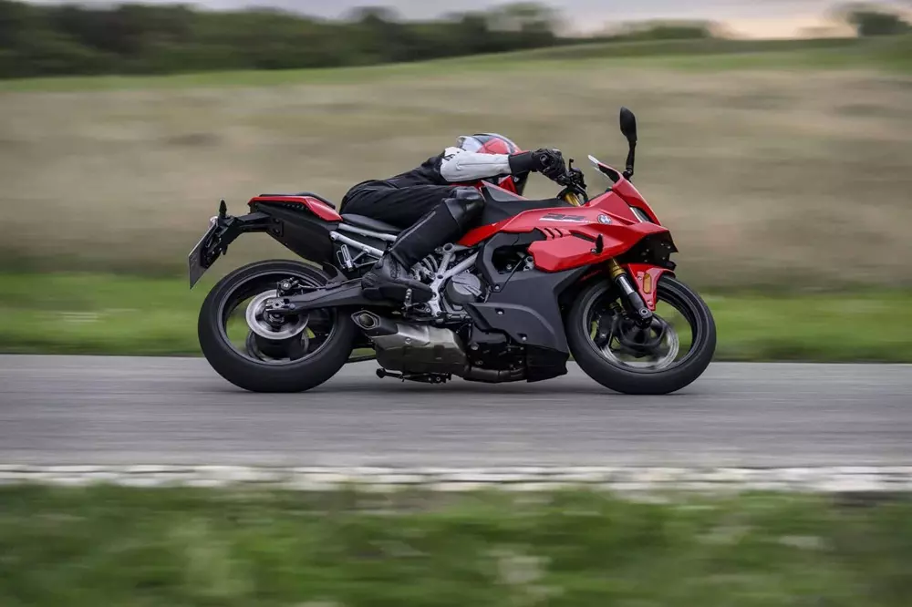 BMW F 450 RR có hệ thống chống bó cứng phanh khi vào cua BMW Motorrad ABS Pro BMW F 450 RR có hệ thống chống bó cứng phanh khi vào cua BMW Motorrad ABS Pro