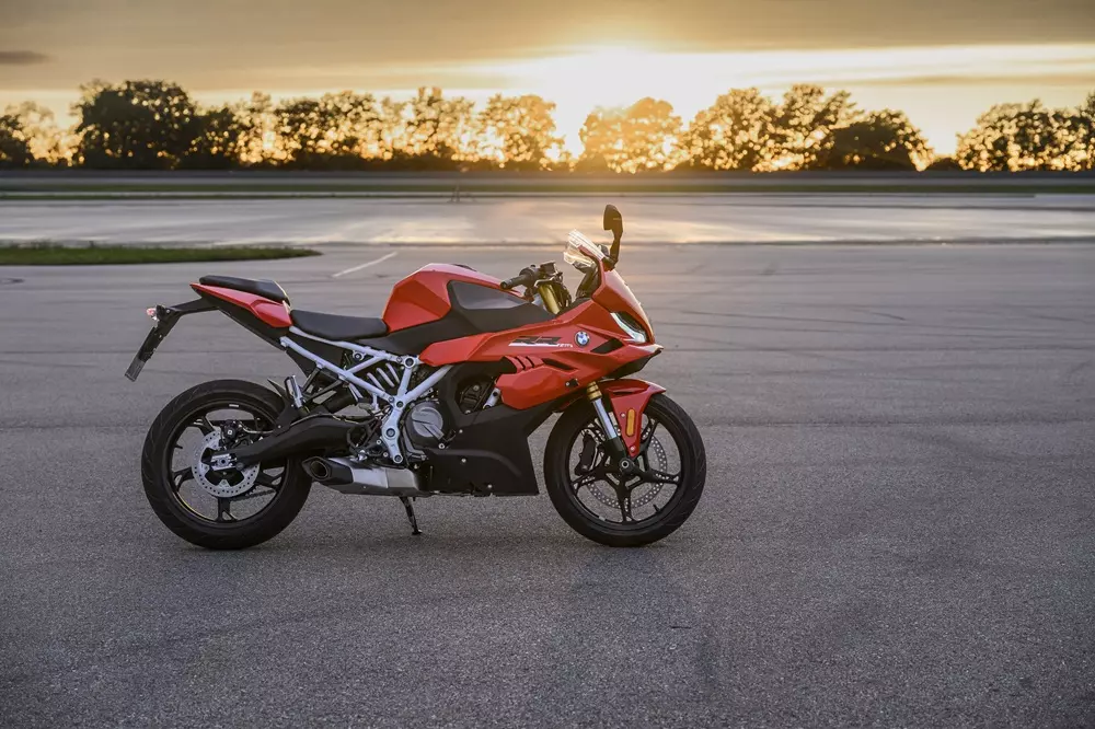 BMW F 450 RR được trang bị yên cao 790 mm BMW F 450 RR được trang bị yên cao 790 mm
