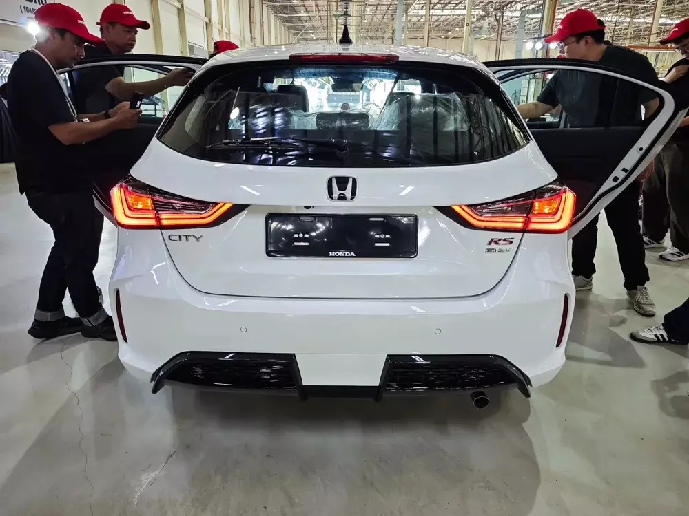 Honda City Hatchback 2026 nhìn từ phía sau Honda City Hatchback 2026 nhìn từ phía sau