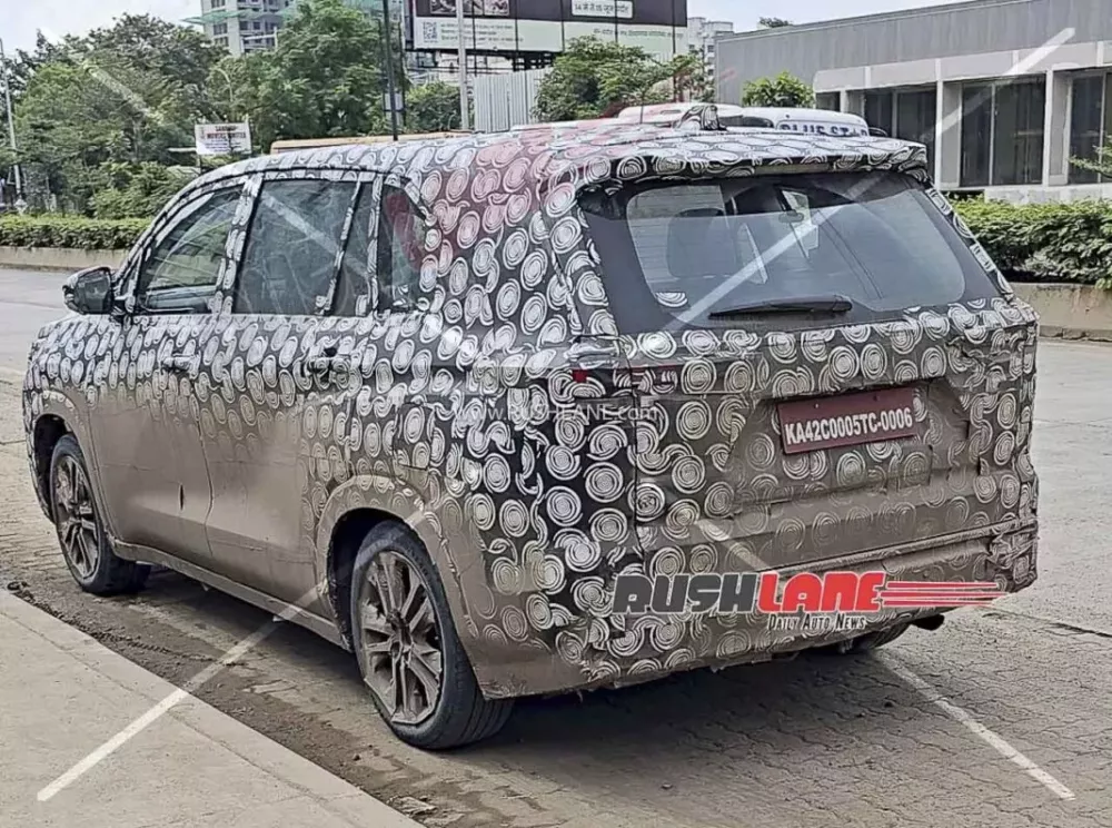 Toyota Innova Cross 2027 có thể sẽ giữ nguyên 2 tùy chọn động cơ Toyota Innova Cross 2027 có thể sẽ giữ nguyên 2 tùy chọn động cơ