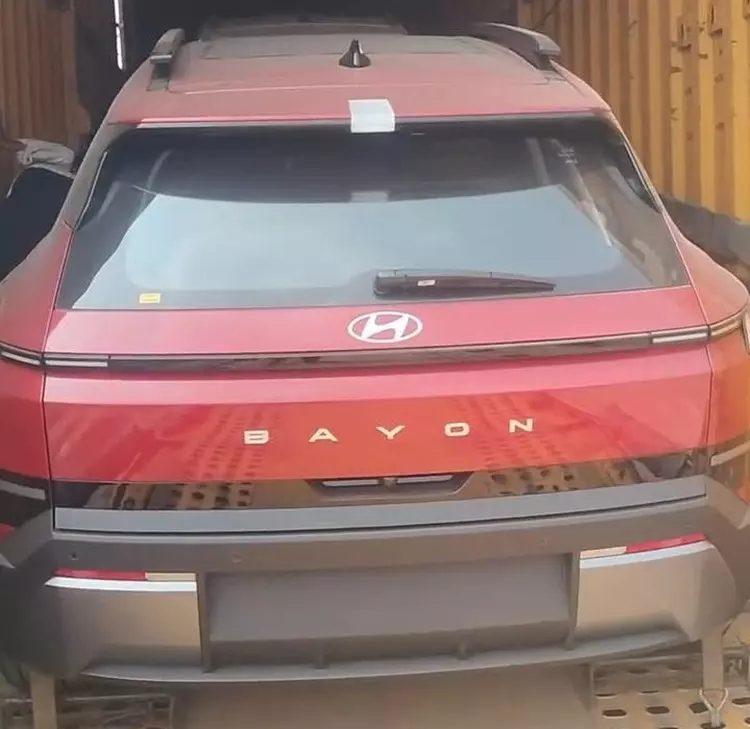 Khu vực phía sau của Hyundai Bayon có một số nét tương đồng với đầu xe
