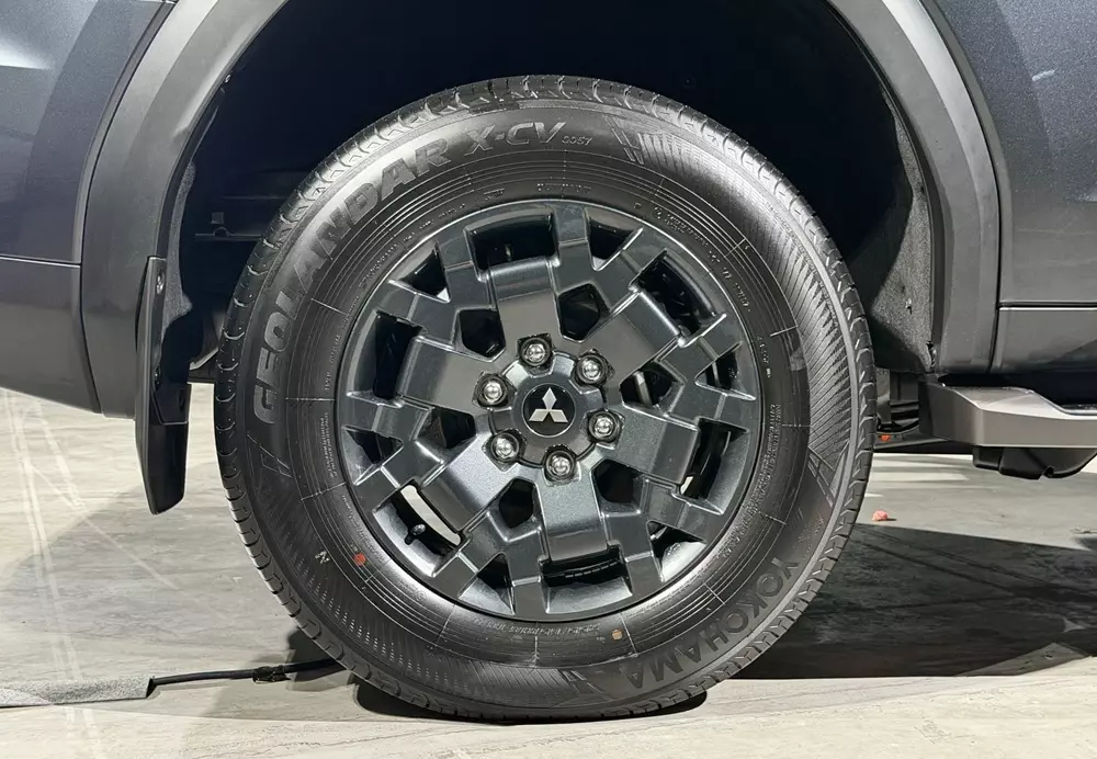 Mâm 20 inch của Mitsubishi Pajero 2027 Mâm 20 inch của Mitsubishi Pajero 2027