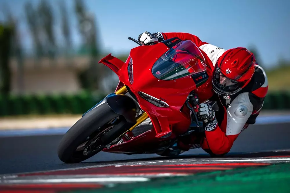 Ducati Panigale V4 2027 sở hữu 5 chế độ lái và nhiều công nghệ hỗ trợ