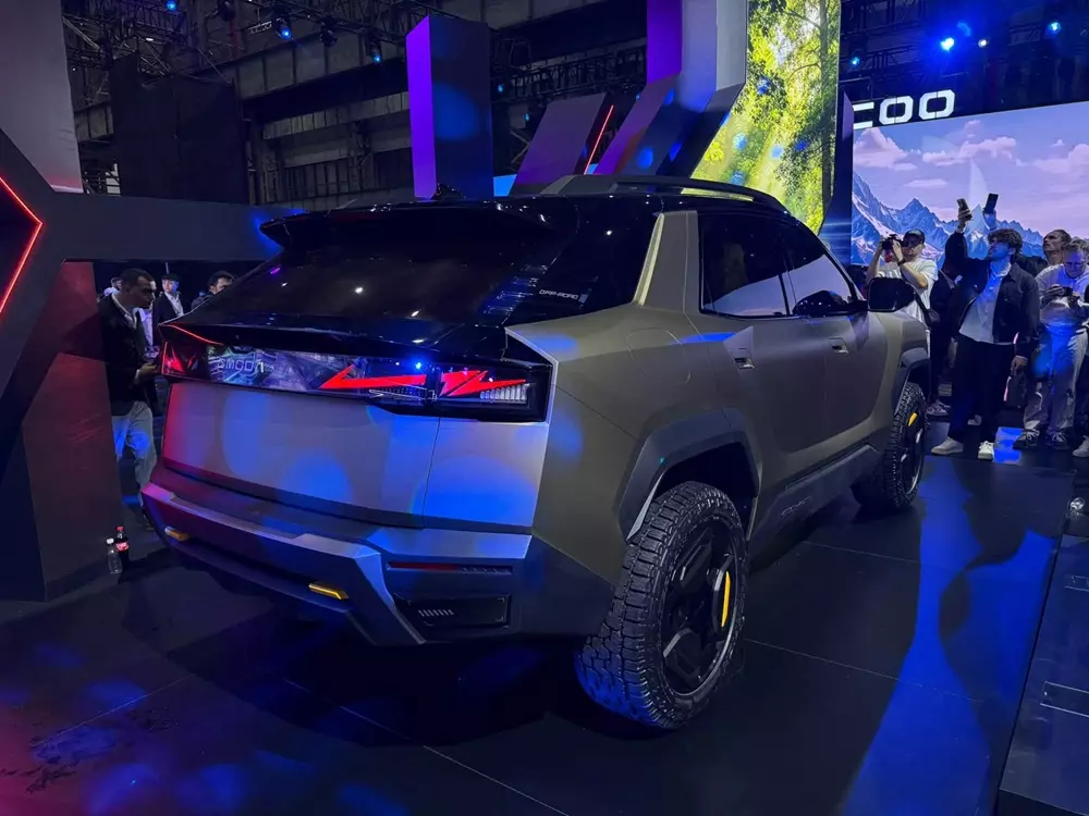 Omoda X được trang bị đèn hậu với đồ họa tia sét giống Omoda 4