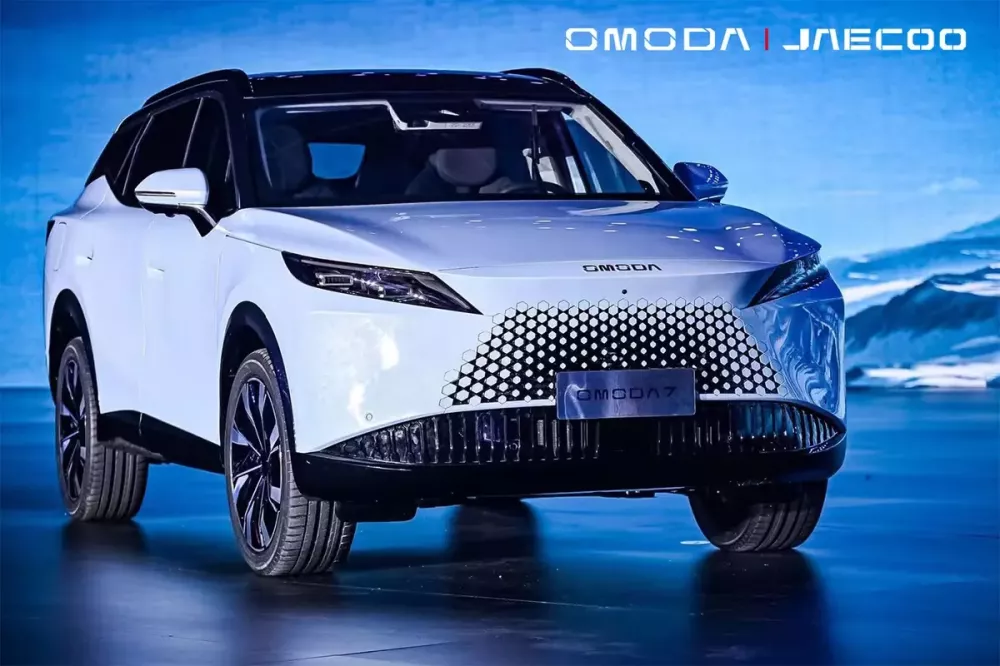 Omoda C7 HEV ra mắt, trở thành xe hybrid đầu tiên dùng pin 5 kWh Omoda C7 HEV ra mắt, trở thành xe hybrid đầu tiên dùng pin 5 kWh
