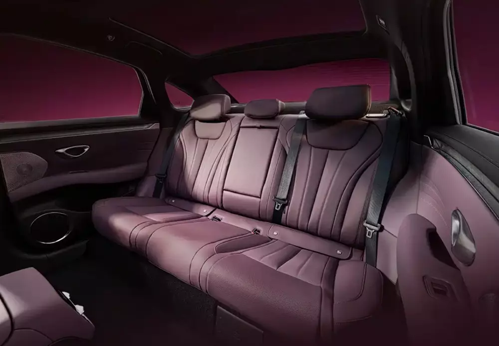 Hàng ghế sau của BYD Seal 07 2027 rộng rãi nhờ chiều dài cơ sở lớn Hàng ghế sau của BYD Seal 07 2027 rộng rãi nhờ chiều dài cơ sở lớn