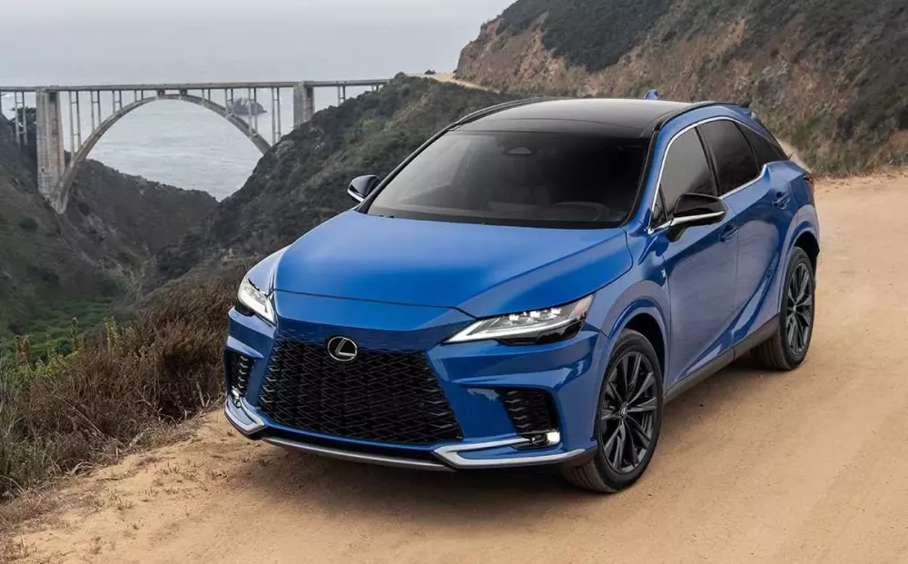 Cụm “RX” trong tên gọi của mẫu SUV bán chạy nhất nhà Lexus là viết tắt của cụm “Radiant Crossover”
