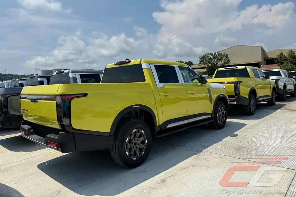 Nissan Navara Pro PHEV có thể chạy 65 km mà không tốn xăng
