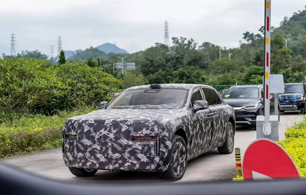 Mẫu sedan mới của BYD được trang bị đầu xe thẳng đứng và cụm đèn pha hình chữ L ngược