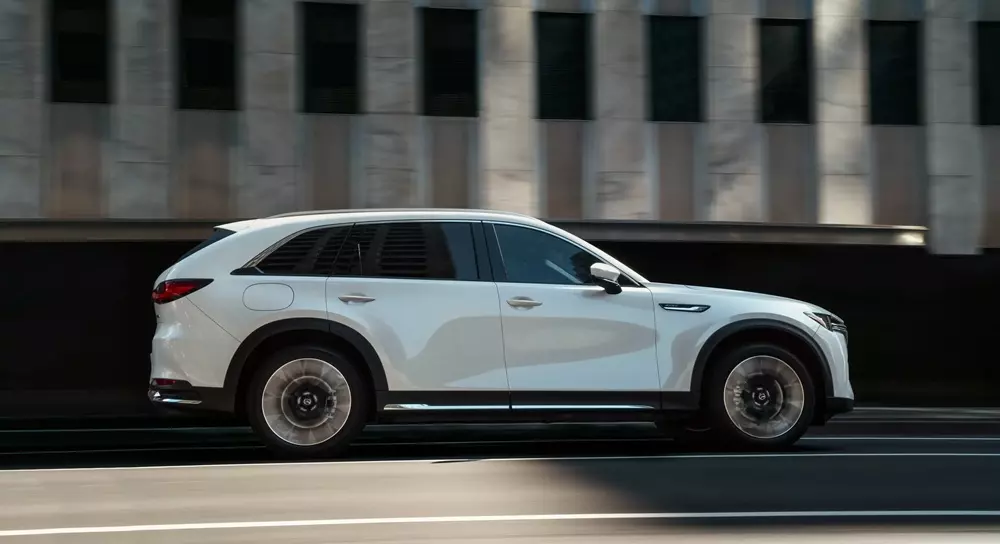 Mazda CX-90 2027 chỉ có 2 bản trang bị sở hữu nội thất 2 hàng ghế