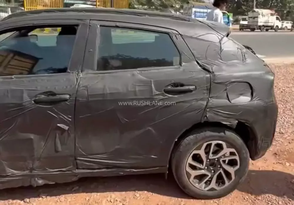 Phần nóc của Suzuki Fronx 2027 vẫn có thiết kế dốc về phía sau như đời cũ
