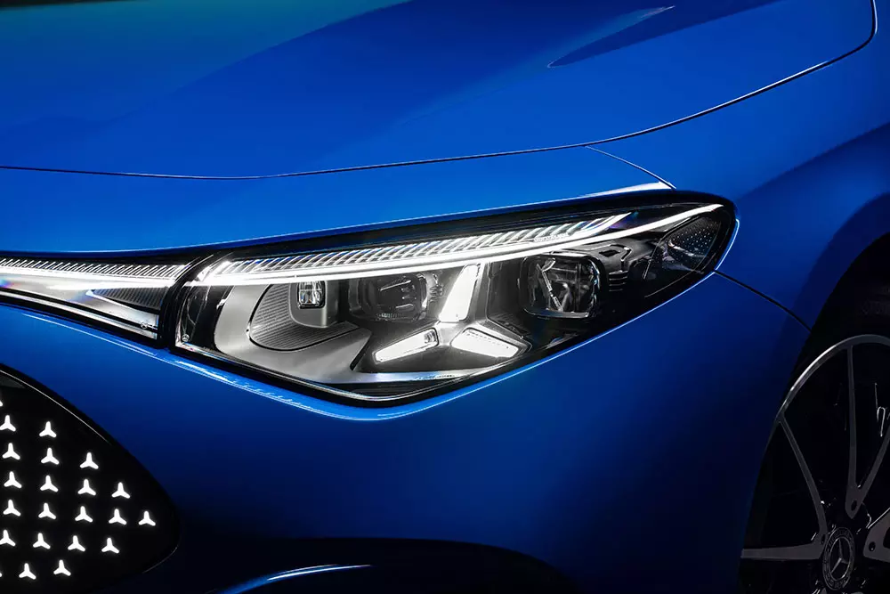Cụm đèn pha hiện đại của Mercedes-Benz CLA 200 electric Cụm đèn pha hiện đại của Mercedes-Benz CLA 200 electric