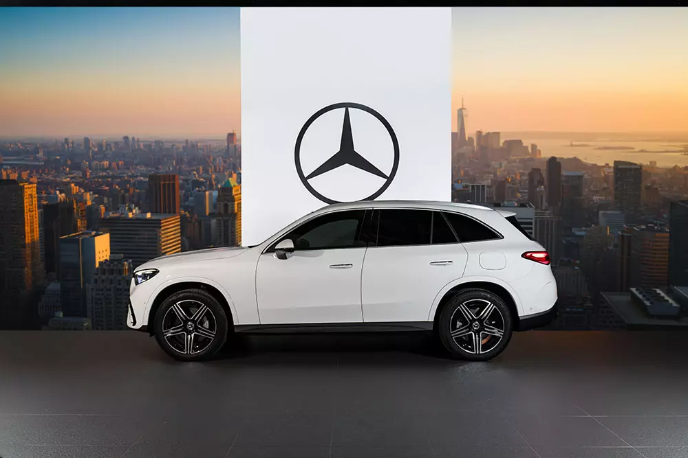 Mercedes-Benz GLC 350 e 4Matic sở hữu hệ thống đèn chào mừng mới Mercedes-Benz GLC 350 e 4Matic sở hữu hệ thống đèn chào mừng mới