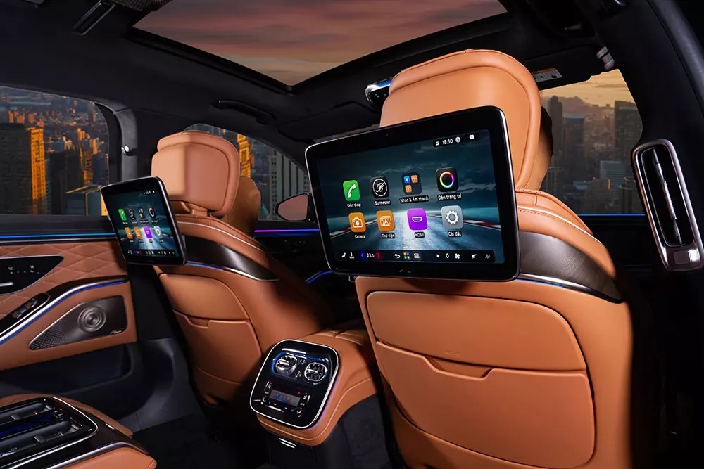 Mercedes-Benz S 580 e 4Matic có hệ thống giải trí cho hàng ghế sau