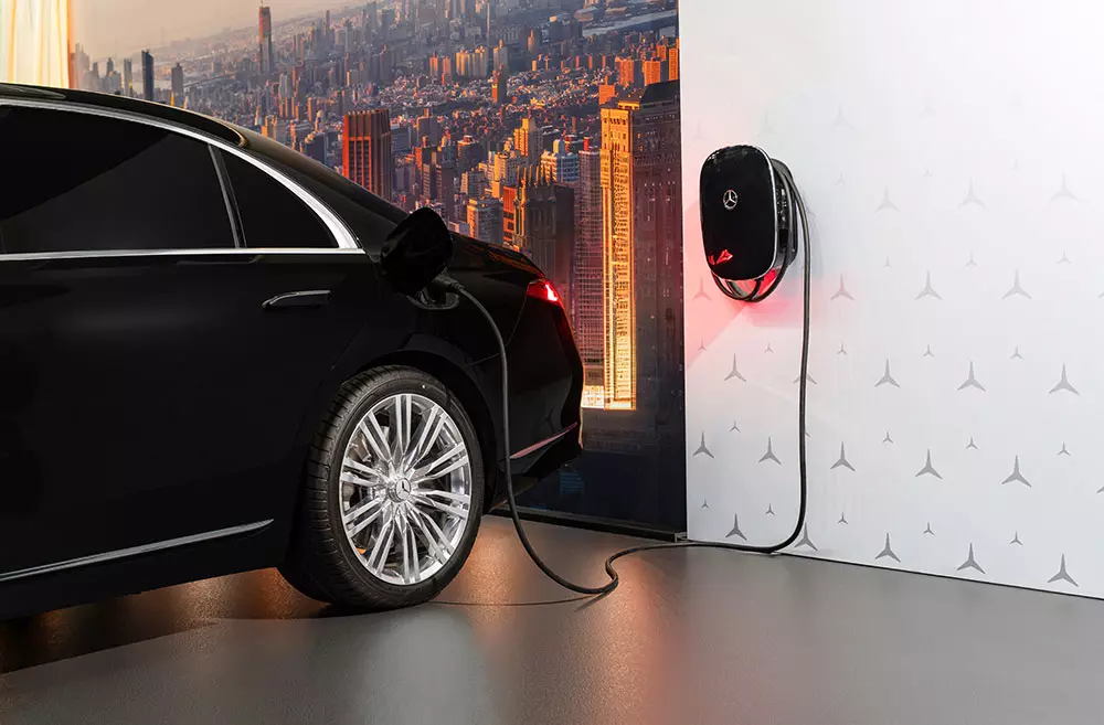 Mercedes-Benz S 580 e 4Matic là xe hybrid sạc điện