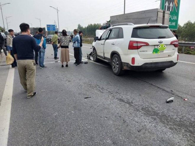 Hiện trường vụ tai nạn trên cao tốc Hà Nội - Bắc Giang