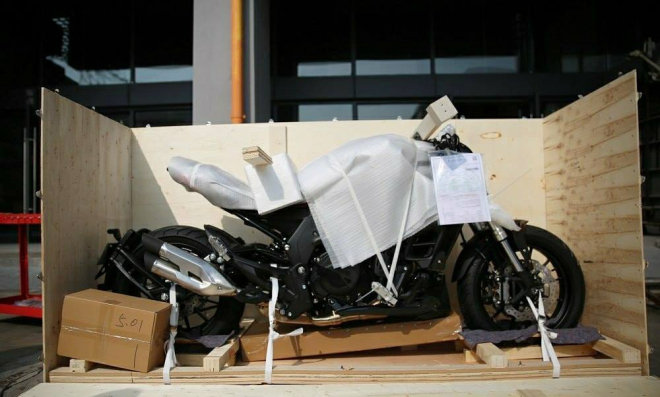 Hình ảnh đập thùng trước đây được cho là tại Việt Nam của chiếc Benelli 502C