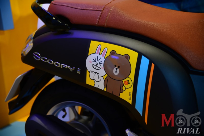 Các họa tiết được đưa lên vỏ xe là các nhân vật nổi tiếng trong Line Các họa tiết được đưa lên vỏ xe là các nhân vật nổi tiếng trong Line