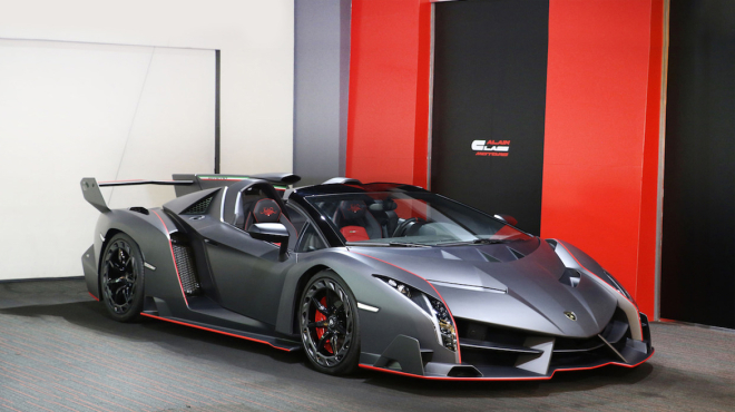 Siêu xe Lamborghini Veneno Roadster này có ngoại thất carbon nhám