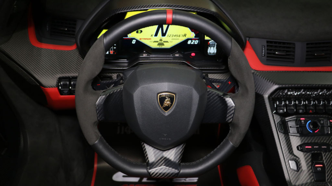 Mức giá bán của siêu xe Lamborghini Veneno Roadster màu carbon nhám độc nhất thế giới không được tiết lộ