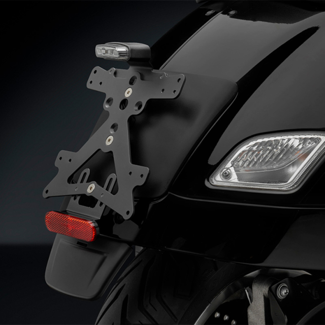 Pát biển số Rizoma trên GTS 300 Pát biển số Rizoma trên GTS 300