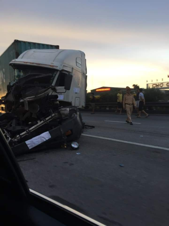 Lực lượng chức năng có mặt tại hiện trường vụ tai nạn