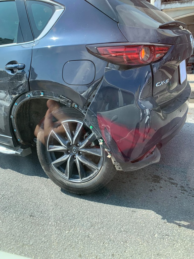 Chiếc Mazda CX-5 bị gãy trục sau