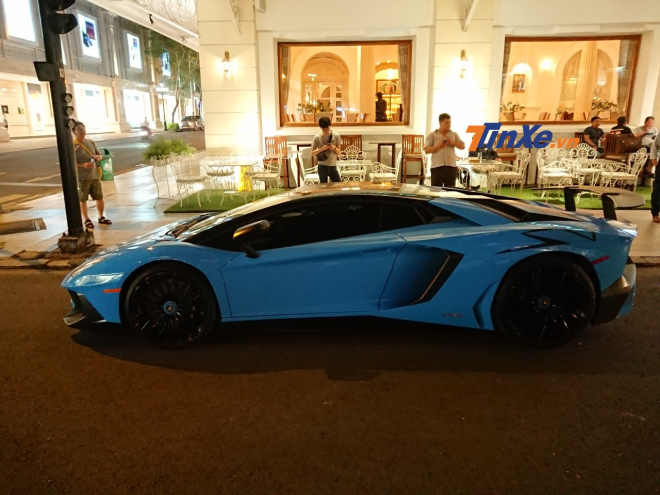 Vẻ đẹp của siêu xe Lamborghini Aventador LP750-4 SV đã thay áo sang màu Blu Cepheus Vẻ đẹp của siêu xe Lamborghini Aventador LP750-4 SV đã thay áo sang màu Blu Cepheus