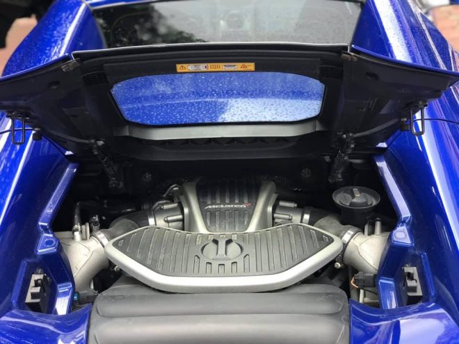 Cận cảnh khối động cơ V8, tăng áp kép, dung tích 3,8 lít của McLaren 650S Spider Cận cảnh khối động cơ V8, tăng áp kép, dung tích 3,8 lít của McLaren 650S Spider