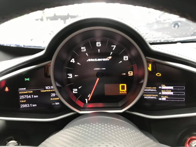 Chiếc McLaren 650S Spider đã lăn bánh hơn 25.000 km Chiếc McLaren 650S Spider đã lăn bánh hơn 25.000 km