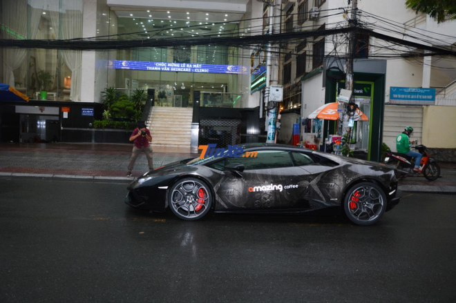 Siêu xe Lamborghini Huracan LP610-4 màu đen chính hãng duy nhất cũng có mặt tại đám cưới Cường Đô-la