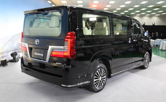 Cận cảnh thiết kế đuôi xe của Toyota Granvia 2019 Cận cảnh thiết kế đuôi xe của Toyota Granvia 2019