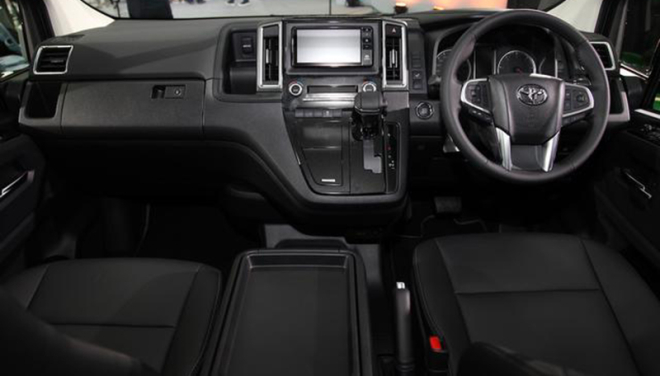 Nội thất bọc da bên trong Toyota Granvia 2019 bản Úc Nội thất bọc da bên trong Toyota Granvia 2019 bản Úc
