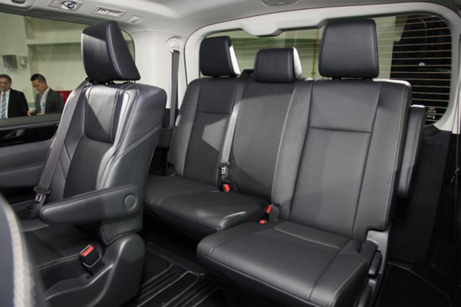 Nội thất bọc da bên trong Toyota Granvia 2019 bản Úc Nội thất bọc da bên trong Toyota Granvia 2019 bản Úc