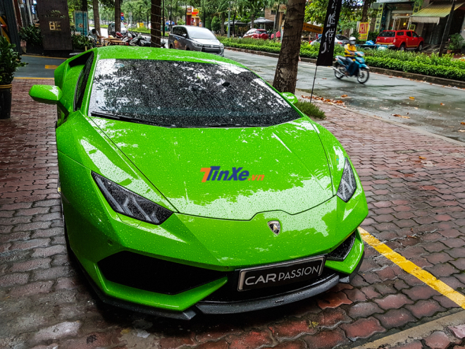 Từ thành Nam xa xôi, Lamborghini Huracan xanh cốm được chủ nhân vận chuyển vào Nam để ăn cưới Cường Đô-la