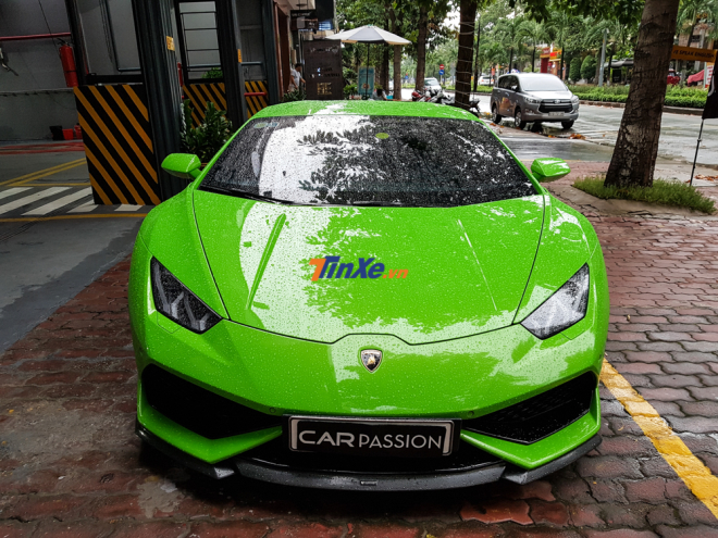 Cận cảnh mặt tiền của siêu xe Lamborghini Huracan LP610-4 khi được trang bị bộ body kit bằng sợi carbon của Vorsteine