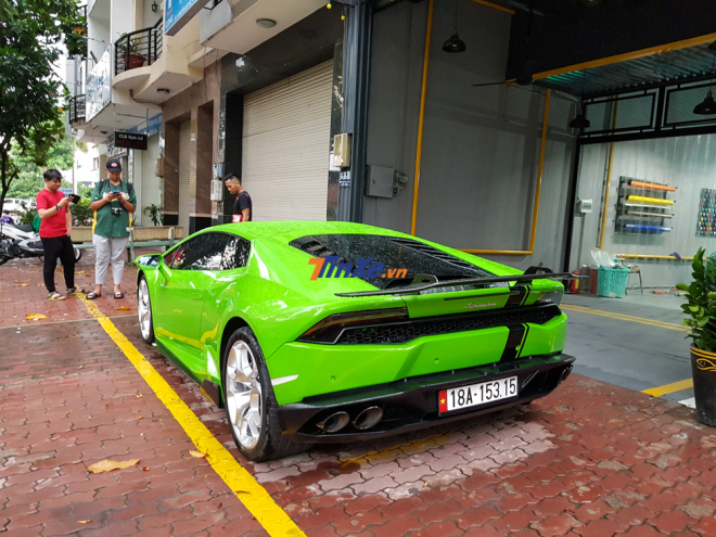 Lamborghini Huracan LP610-4 màu xanh cốm ở Hải Phòng