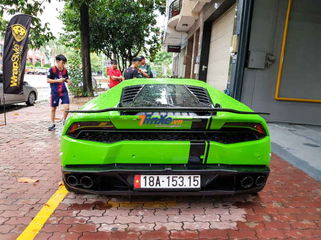 Lamborghini Huracan LP610-4 màu xanh cốm có 3 chiếc tại Việt Nam