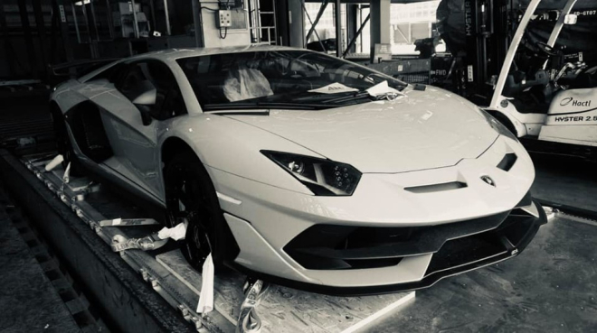 Hiện chưa rõ chiếc Lamborghini Aventador SVJ mới về Việt Nam mang màu sơn gì Hiện chưa rõ chiếc Lamborghini Aventador SVJ mới về Việt Nam mang màu sơn gì