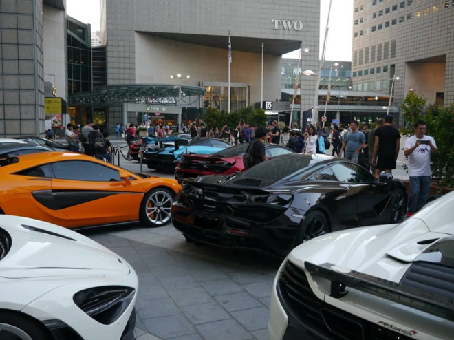 Dàn siêu xe McLaren của giới nhà giàu Singapore tụ tập xem bom tấn Fast & Furious: Hobbs & Shaw Dàn siêu xe McLaren của giới nhà giàu Singapore tụ tập xem bom tấn Fast & Furious: Hobbs & Shaw